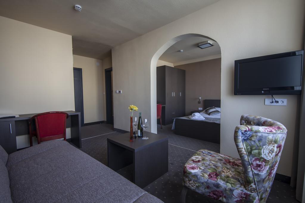 Drina Hotel บิเยลยินา ภายนอก รูปภาพ